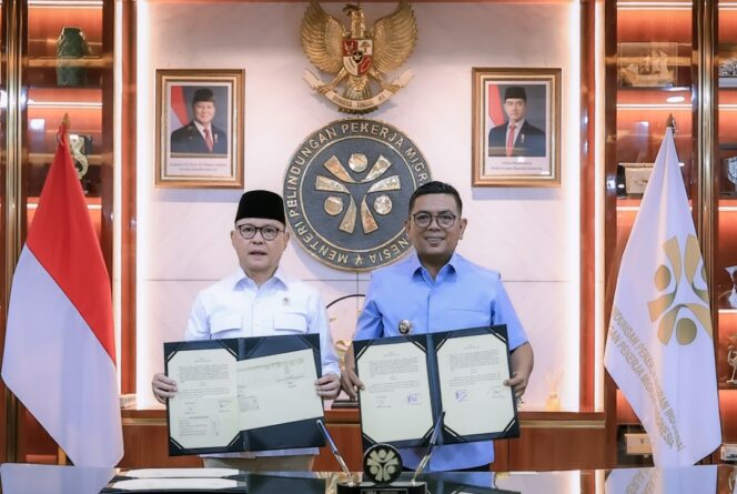 
 Gubernur Banten Andra Soni menandatangani nota kesepahaman (MoU) dengan Menteri Pelindungan Pekerja Migran Indonesia (P2MI) Mukhtarudin. Foto: ist