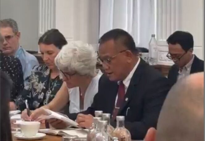 
 Menteri Lingkungan Hidup/Kepala BPLH Moh.Jumhur Hidayat saat memimpin Delegasi RI dalam menyatakan posisi resmi pemerintah terkait tata kelola pasar keanekaragaman hayati internasional. Menjadi pembicara dalam forum tingkat tinggi 