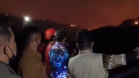 Bupati Tangerang Moch Maesyal Rasyid saat meninjau Penanganan Kebakaran TPA Jatiwaringin. Foto: ist