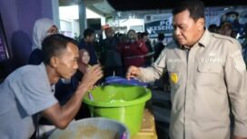 Bupati Tangerang Moch. Maesyal Rasyid kembali mengunjungi warga terdampak kebakaran Tempat Pembuangan Akhir (TPA) Jatiwaringin yang mengungsi di Balai Desa Tanjakan Mekar, Kecamatan Rajeg. Foto: ist