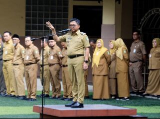 Wali Kota Tangerang Sachrudin saat memimpin Apel Pegawai di Lingkungan Pemerintah Kota Tangerang. Foto: Ist 