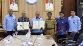Wali Kota Tangerang, H. Sachrudin, turut menyaksikan langsung penandatanganan perjanjian kerja sama antara Perumda Tirta Benteng dan LST FMIPA UI yang berlangsung di Auditorium Perumda Tirta Benteng. Foto: ist
