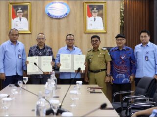 Wali Kota Tangerang, H. Sachrudin, turut menyaksikan langsung penandatanganan perjanjian kerja sama antara Perumda Tirta Benteng dan LST FMIPA UI yang berlangsung di Auditorium Perumda Tirta Benteng. Foto: ist
