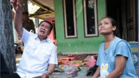 Bupati Tangerang Moch. Maesyal Rasyid melakukan kunjungan kerja berkeliling Kecamatan Tigaraksa untuk memantau pelaksanaan Program Rumah Tidak Layak Huni (RTLH). Foto: Ist