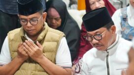 Gubernur Banten Andra Soni dan Wali Kota Tangerang, Sachrudin saat Bertakziah kekediaman Almarhum Ketua DPRD Kota Tangerang, Rusdi. Foto: TangerangPos 