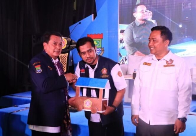 
 Bupati Tangerang Moch. Maesyal Rasyid menghadiri sekaligus membuka secara resmi kegiatan Explore Katarpreneur Talkshow Karang Taruna Kabupaten Tangerang, di Halaman Kantor Kelurahan Babakan, Kecamatan Legok. Foto: Ist