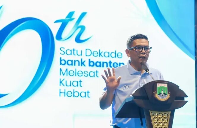 
 Gubernur Banten Andra Soni secara langsung melakukan launching logo baru PT Bank Pembangunan Daerah Banten (Perseroda) Tbk atau Bank Banten di kawasan Royal Baroe, Kota Serang. Foto: Ist
