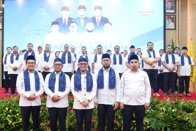 
 Gubernur Banten Andra Soni dan Wamenhaj Dahnil Anzar Simanjuntak saat Pengukuhan Pengurus Wilayah Matahari Pagi Indonesia Provinsi Banten. Foto: Ist