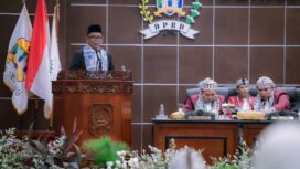 Gubernur Banten Andra Soni saat menghadiri Rapat Paripurna Memperingati Hari Ulang Tahun ke-19 Kota Serang di DPRD Kota Serang, Foto: Ist