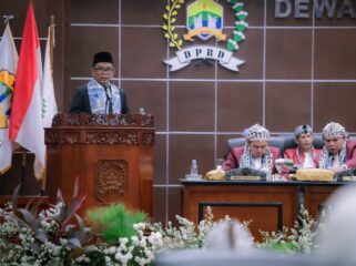 Gubernur Banten Andra Soni saat menghadiri Rapat Paripurna Memperingati Hari Ulang Tahun ke-19 Kota Serang di DPRD Kota Serang, Foto: Ist