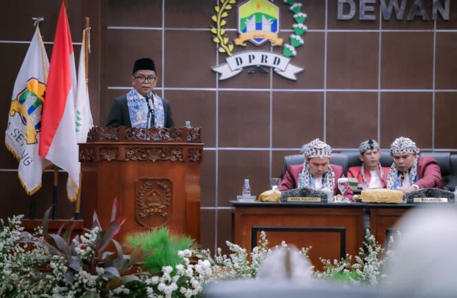 
 Gubernur Banten Andra Soni saat menghadiri Rapat Paripurna Memperingati Hari Ulang Tahun ke-19 Kota Serang di DPRD Kota Serang, Foto: Ist