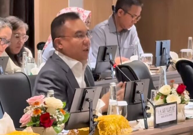
 Wakil Ketua DPR RI Sufmi Dasco Ahmad saat Memimpin Rapat Koordinasi Pembahasan Rancangan Peraturan Presiden (Perpres) Terkait Ojek Online (Ojol) di Gedung Nusantara III Senayan, Jakarta. Foto: Ist