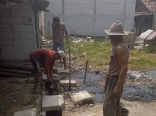 aksi Bersih-bersih lingkungan Warga Kampung Alang Besar, Desa Kebon Cau, Kecamatan Teluknaga, Kabupaten Tangerang. Foto: Ist