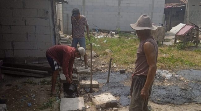 aksi Bersih-bersih lingkungan Warga Kampung Alang Besar, Desa Kebon Cau, Kecamatan Teluknaga, Kabupaten Tangerang. Foto: Ist
