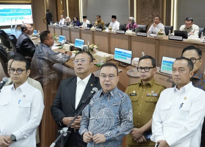 
 Wakil Ketua DPR RI Sufmi Dasco Ahmad memberikan keterangan usai rapat dengan Pemerintah di kompleks Parlemen Senayan, Jakarta. Foto: Tangkapan Layar @sufmi_dasco
