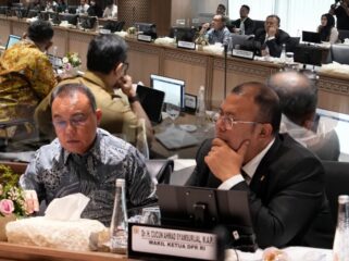 Wakil Ketua DPR RI Sufmi Dasco Ahmad saat memimpin langsung rapat kordinasi bersama pemerintah terkait pembahasan finalisasi peraturan presiden tentang ekosistem transportasi online atau ojol. Foto: Tangkapan Layar @sufmi_dasco