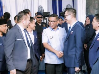 Gubernur Banten Andra Soni saat menghadiri acara Pelantikan Dewan Pimpinan Wilayah (DPW), Dewan Pimpinan Daerah (DPD), serta Rakerwil Partai Nasional Demokrat (NasDem) se-Provinsi Banten, bertempat di kantor DPW Partai NasDem Provinsi Banten. Foto: Awal Rijal 