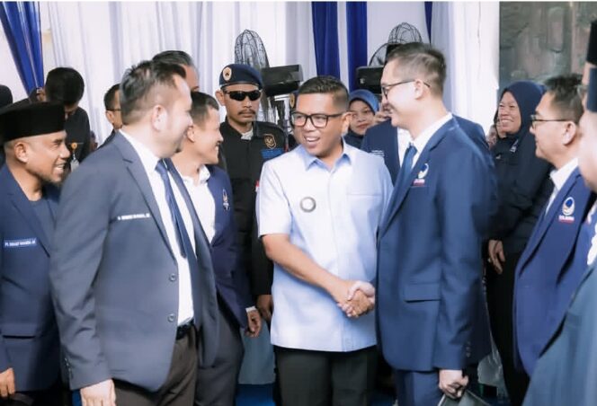 
 Gubernur Banten Andra Soni saat menghadiri acara Pelantikan Dewan Pimpinan Wilayah (DPW), Dewan Pimpinan Daerah (DPD), serta Rakerwil Partai Nasional Demokrat (NasDem) se-Provinsi Banten, bertempat di kantor DPW Partai NasDem Provinsi Banten. Foto: Awal Rijal 
