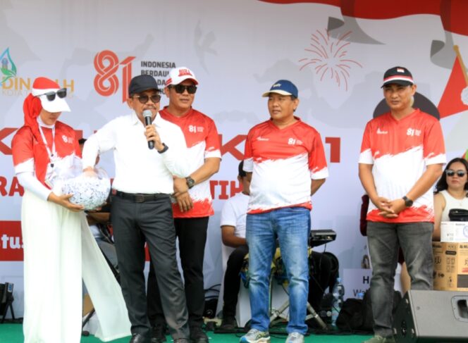 
 Wali Kota Tangerang Sachrudin, Wakil Wali Kota Tangerang Maryono dan Kepala Dlh Kota Tangerang Yudi Pradana saat semarak HUT Ke-81 RI. Foto: Ist