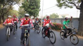 Wali Kota dan Wakil Wali Kota Tangerang Sachrudin-Maryono mengikuti Gowes BerSAMA dalam rangkaian Hari Ulang Tahun (HUT) ke-81 Republik Indonesia. Foto: Ist
