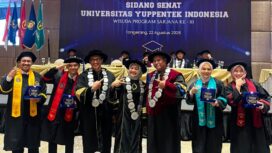 Rektor dan para Wakil Rektor Universitas Yuppentek Indonesia saat Wisuda Program Sarjana ke III di Hotel Novotel Kota Tangerang. Foto: Ist