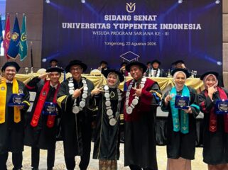 Rektor dan para Wakil Rektor Universitas Yuppentek Indonesia saat Wisuda Program Sarjana ke III di Hotel Novotel Kota Tangerang. Foto: Ist