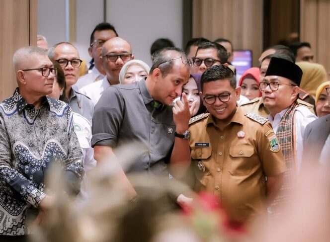
 Gubernur Banten Andra Soni saat membuka Rapat Kerja Nasional (Rakernas) II dan Upgrading Pengurus Pusat IPPAT di Hotel Harris, Gading Serpong, Kabupaten Tangerang. Foto: Awal Rijal 