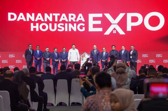 
 Gubernur Banten Andra Soni saat menghadiri pembukaan Danantara Housing Expo 2026 di Nusantara International Convention Exhibition (NICE), PIK 2, Kabupaten Tangerang. Foto: Ist
