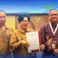 Sekretaris Kementerian Lingkungan Hidup/Sekretaris Utama BPLH, Rosa Vivien Ratnawati didampingi Direktur PPMA, Tulus Laksono saat Peluncuran “Portal Satu Data Bidang Lingkungan Hidup” dan layanan “Halo Pusdatin” di Jakarta. Foto: Ist 