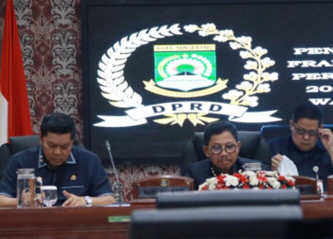 
 Wali Kota dan Wakil Wali Kota Tangerang, Sachrudin-Maryono saat mengikuti Rapat Paripurna DPRD Kota Tangerang. Foto: Ist