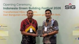 Kepala DLH Kota Tangerang Yudi Pradana usai menerima penghargaan Indonesia Green Building Festival 2026 di Jakarta. Foto: Ist
