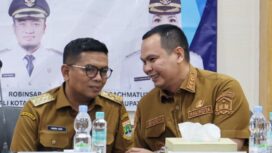 Gubernur Banten Andra Soni dan Wali Kota Serang Budi Rustandi saat menghadiri audiensi terkait perkembangan proyek PSEL bersama Badan Pengelola Investasi Daya Anagata Nusantara (Danantara) di Aula Pemerintah Kota (Pemkot) Serang. Foto: Ist
