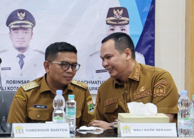 
 Gubernur Banten Andra Soni dan Wali Kota Serang Budi Rustandi saat menghadiri audiensi terkait perkembangan proyek PSEL bersama Badan Pengelola Investasi Daya Anagata Nusantara (Danantara) di Aula Pemerintah Kota (Pemkot) Serang. Foto: Ist