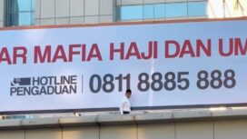 Wakil Menteri Haji dan Umrah (Wamenhaj), Dahnil Anzar Simanjuntak Berada di Billboard Raksasa Hotline Pengaduan Mafia Haji dan Umroh. Foto: Ist