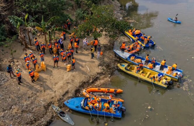 
 Kolaborasi JHL Group dan Banksasuci Foundation dalam Menjaga dan Merawat Sumber Kehidupan Sungai Cisadane. Foto: Ist