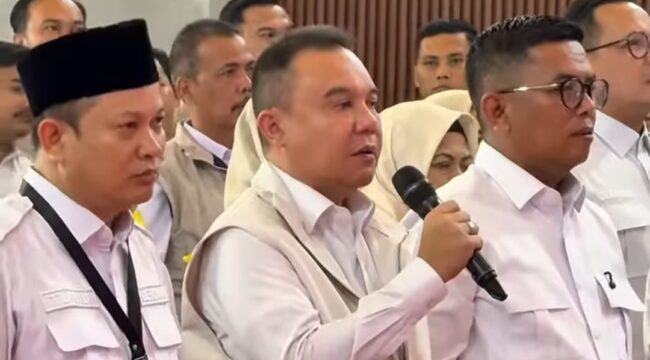 Ketua Harian DPP Partai Gerindra Sufmi Dasco Ahmad bersama Ketua DPD Gerindra Provinsi Banten Andra Soni dan Ketua DPC Gerindra Kota Tangerang, Turidi Susanto. Foto: TangerangPos 