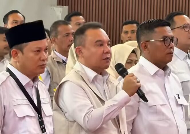 
 Ketua Harian DPP Partai Gerindra Sufmi Dasco Ahmad bersama Ketua DPD Gerindra Provinsi Banten Andra Soni dan Ketua DPC Gerindra Kota Tangerang, Turidi Susanto. Foto: TangerangPos 