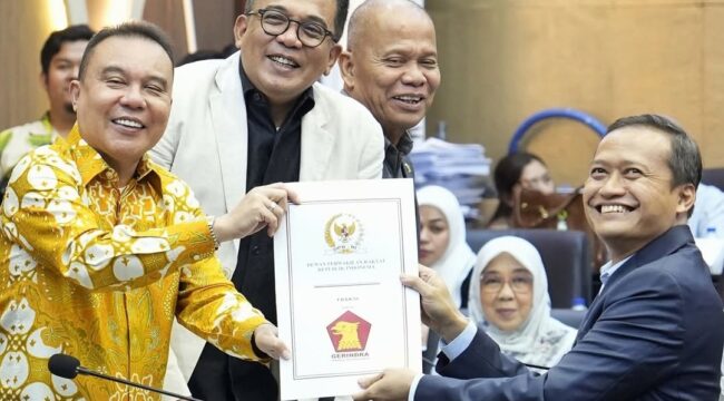 Wakil Ketua DPR RI Sufmi Dasco Ahmad saat memimpin Rapat Pleno Panja bersama pimpinan Baleg DPR RI, anggota Panja, serta perwakilan pemerintah membahas RUU tentang Pengaturan Reforma Agraria. Foto: Ist