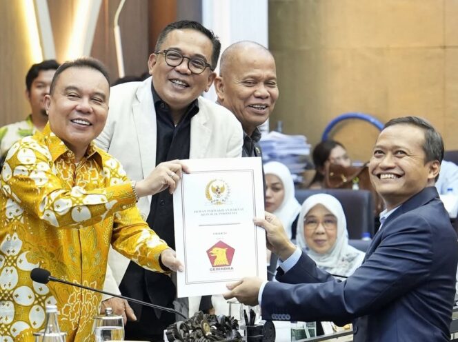 
 Wakil Ketua DPR RI Sufmi Dasco Ahmad saat memimpin Rapat Pleno Panja bersama pimpinan Baleg DPR RI, anggota Panja, serta perwakilan pemerintah membahas RUU tentang Pengaturan Reforma Agraria. Foto: Ist