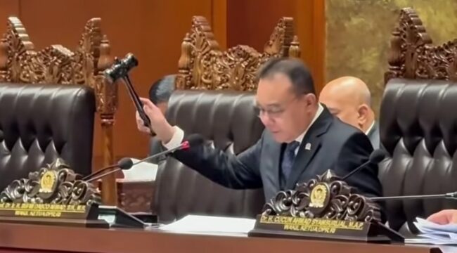 Wakil Ketua DPR RI Sufmi Dasco Ahmad saat mengesahkan RUU Pengaturan Reforma Agraria Menjadi Undang-undang. Foto: Ist