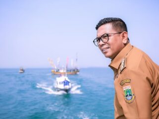 Gubernur Andra saat menghadiri tradisi Tasyakuran Laut di Tempat Pelelangan Ikan (TPI) Sidamukti, Kecamatan Sukaresmi, Kabupaten Pandeglang. Foto: Awal Rijal 