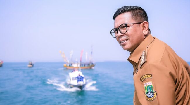 Gubernur Andra saat menghadiri tradisi Tasyakuran Laut di Tempat Pelelangan Ikan (TPI) Sidamukti, Kecamatan Sukaresmi, Kabupaten Pandeglang. Foto: Awal Rijal 