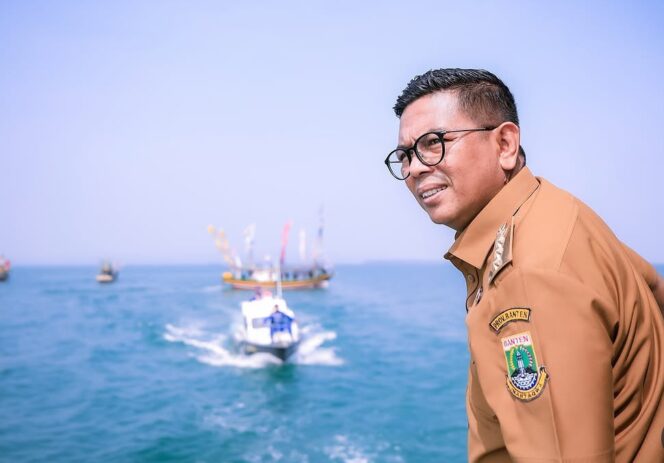 
 Gubernur Andra saat menghadiri tradisi Tasyakuran Laut di Tempat Pelelangan Ikan (TPI) Sidamukti, Kecamatan Sukaresmi, Kabupaten Pandeglang. Foto: Awal Rijal 