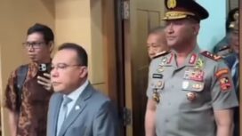 Wakil Ketua DPR RI Sufmi Dasco Ahmad berjalan didepan Komjen Pol Suyudi Ario Seto memasuki Ruang Komisi III DPR RI untuk mengikuti Fit and Propertest. Foto: Ist