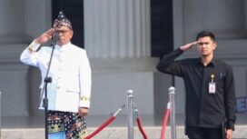 Gubernur Banten Andra Soni saat bertindak sebagai Inspektur Upacara Peringatan HUT ke-26 Provinsi Banten di Lapangan Upacara Kantor Gubernur Banten,KP3B, Kota Serang. Foto: Ist
