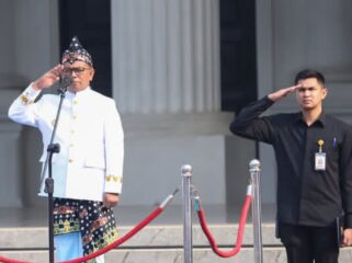 Gubernur Banten Andra Soni saat bertindak sebagai Inspektur Upacara Peringatan HUT ke-26 Provinsi Banten di Lapangan Upacara Kantor Gubernur Banten,KP3B, Kota Serang. Foto: Ist
