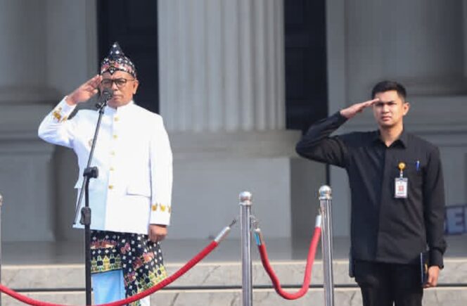 
 Gubernur Banten Andra Soni saat bertindak sebagai Inspektur Upacara Peringatan HUT ke-26 Provinsi Banten di Lapangan Upacara Kantor Gubernur Banten,KP3B, Kota Serang. Foto: Ist