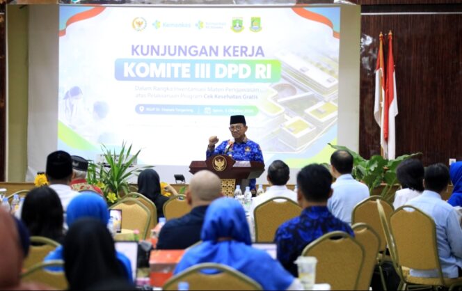 
 Wali Kota Tangerang, H. Sachrudin, saat menghadiri Kunjungan Kerja Komite III Dewan Perwakilan Daerah (DPD) Republik Indonesia dalam rangka Inventarisasi Materi Pengawasan atas Pelaksanaan Program Cek Kesehatan Gratis (CKG), bersama Wakil Gubernur Banten, di RSUP Sitanala, Neglasari. Foto: Ist