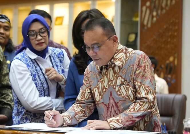 
 Wakil Ketua DPR RI Sufmi Dasco Ahmad Usai Rapat Pembahasan Rancangan Undang-Undang (RUU) Pelindungan Ketenagakerjaan. Foto: Ist