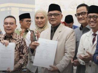 Wakil Ketua DPR RI Sufmi Dasco Ahmad Dan Menteri Haji dan Umrah (Menhaj) Republik Indonesia, Mochamad Irfan Yusuf Didampingi Wamenhaj Dahnil Anzar Simanjuntak usai Rapat Panja DPR RI. Foto: Ist